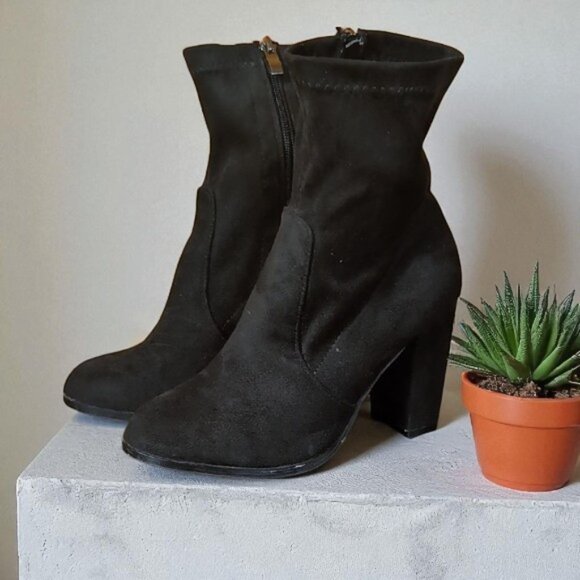 Black Ankle Zipper-side Boots by Steve Madden - Picture 1 of 4